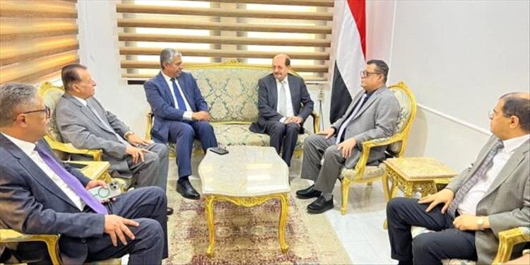 معالي وزير الخارجية يزور السفارة اليمنية بالقاهرة