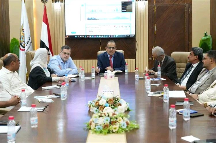 الدكتور قاسم بحيبح وزير الصحة يرأس اجتماعاً للجنة التنسيق العليا للطوارئ ويؤكد أهمية بناء قدرات الكوادر الطبية