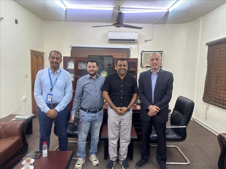 الدكتور الوليدي يلتقي فريق من اليونبيس