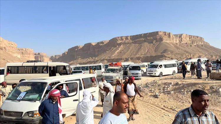 زحف جماهيري من وادي وصحراء حضرموت إلى المكلا للمشاركة بمليونية "حضرموت أوّلاً".. صور