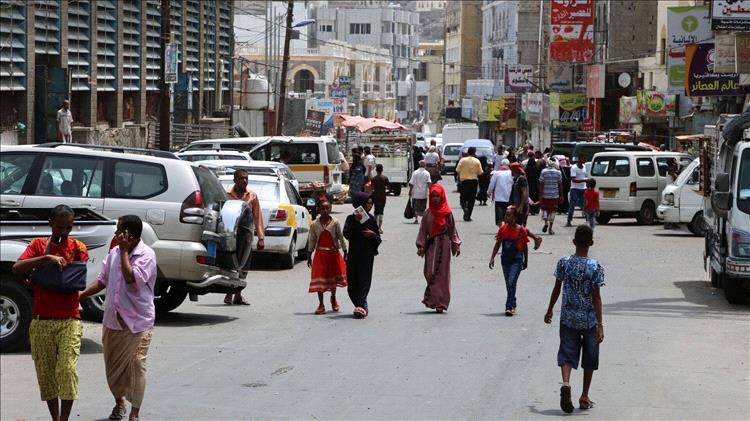 تزايد ساعات انطفاء الكهرباء بعدن يفاقم معاناة المواطنين