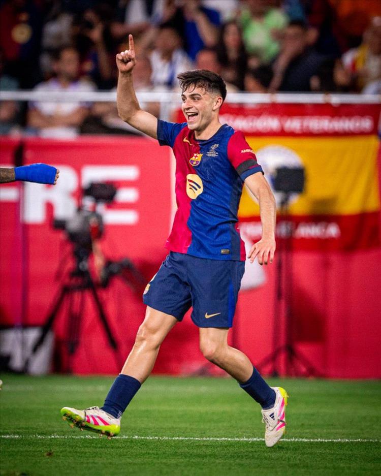 عاجل : برشلونة يهزم ريال مدريد بثلاثة أهداف مقابل هدفين في مباراة مثيرة في نهائي كأس ملك أسبانيا