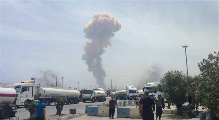 انفجار ضخم في ميناء رجائي يؤدي إلى أضرار واسعة وهزة أرضية