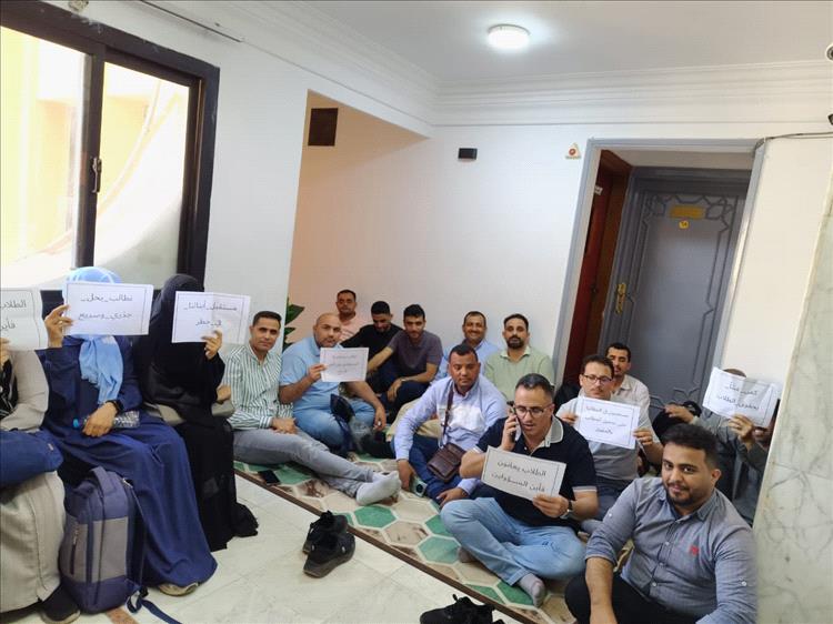 مصدر لـ”عدن الغد”: مستحقات الطلاب المبتعثين في الخارج للربع الأخير 2023 دخلت البنك المركزي بعدن والصرف خلال أيام