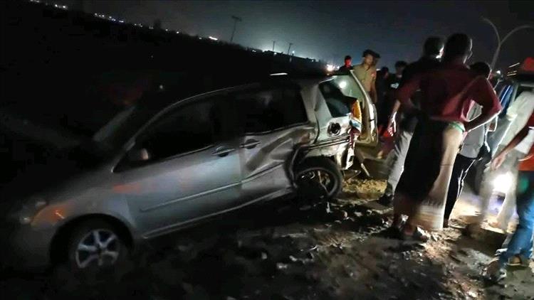 تصادم سيارتين في خط المملاح بعدن دون خسائر بشرية