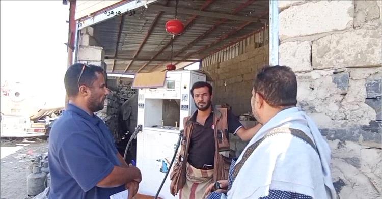 الضالع.. الصناعة والتجارة بالحصين تنفذ حملة تفتيش ميدانية في سناح لضبط المخالفات التجارية