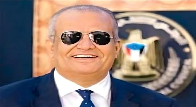 تصريح مسؤول انتقالي يثير ضجة: "سلموا عدن لمجموعة هائل سعيد"