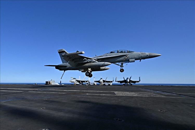 تحقيق أمريكي يكشف ملابسات سقوط مقاتلة F-18 في البحر الأحمر