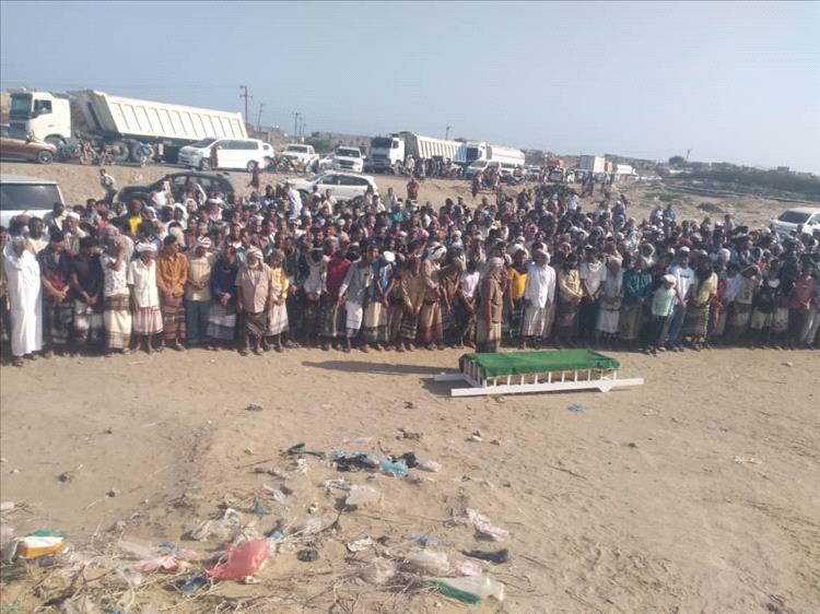 في موكب جنائزي مهيب مدينة شقرة تودع ابنها الشاعر إيهاب باضاوي
