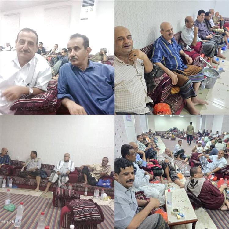 جموع غفيرة تقدمهم مسؤولين وقيادات عسكرية وشخصيات اجتماعية يقدمون واجب العزاء للواء محمد مثنى الجعوف بوفاة إبنته