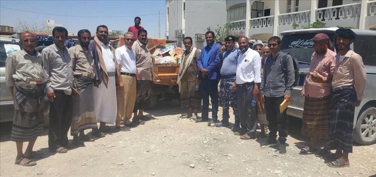 بحضور الوكيل الكندي .. إتلاف أكثر من 4 أطنان من المواد الغذائية ومستحضرات التجميل المنتهية الصلاحية بشبوة