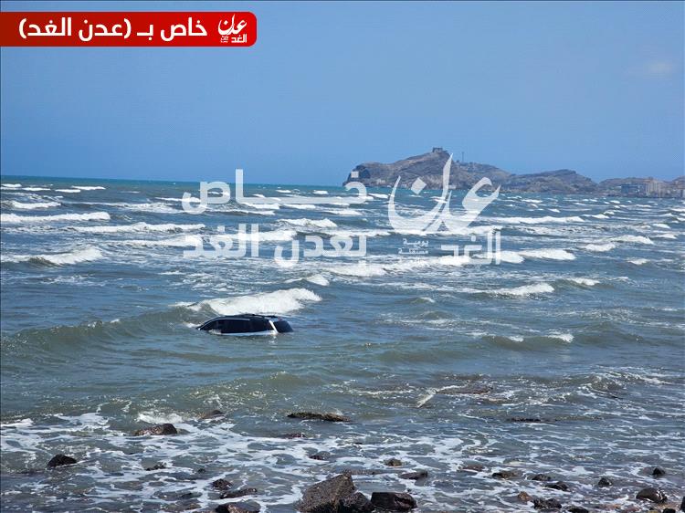 تحذير: مياه البحر تهدد حياة المواطنين المبيتين على شواطئ عدن