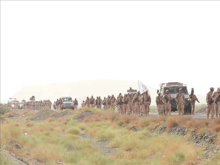 قوات العمالقة الجنوبية تنفذ مسيرًا عسكريًًا لتعزيز استعدادها القتالي