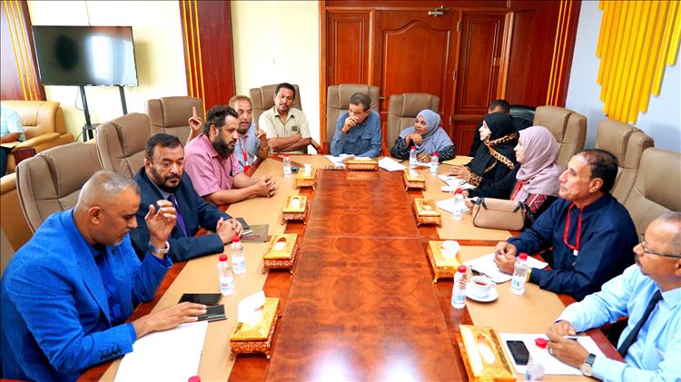 السلطة المحلية في العاصمة عدن تقر رفع حافز المعلمين إلى 50 ألف ريال