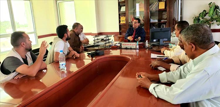 مدير عام صحة لحج يلتقي بمنظمة العون المباشر ويبحث معهم توسيع التدخلات الصحية بالمحافظة