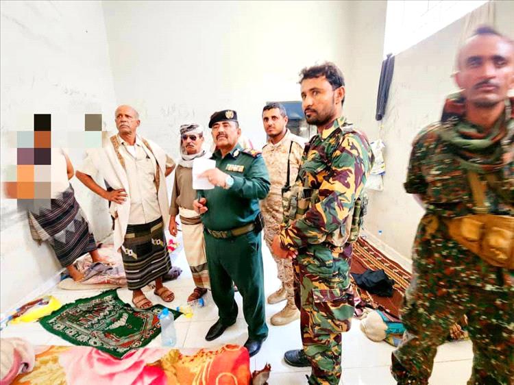مدير عام شرطة شبوة يزور إدارة البحث الجنائي ويشدد على سرعة البت في قضايا المواطنين