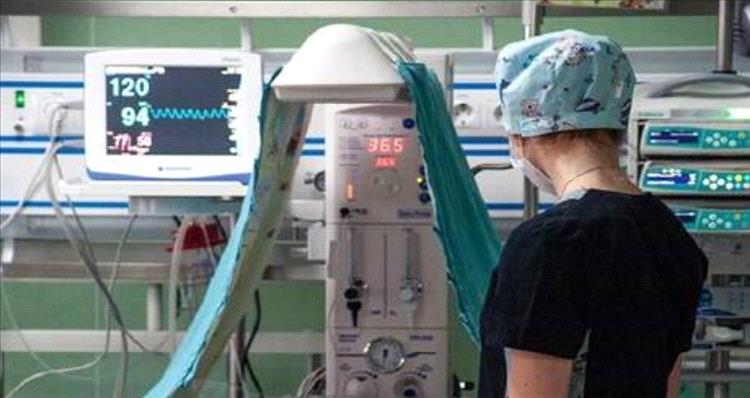 بثوانٍ قبل استئصال أعضائها.. امرأة تستفيق من غيبوبتها وتنجو من الموت!