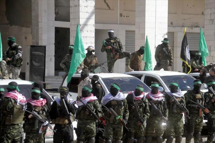 كيف استطاعت حماس الاستمرار في دفع جزء من رواتب الموظفين المدنيين؟