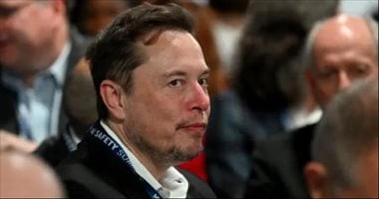 فضيحة تقنية تهز "تسلا".. مساهمون يقاضون ماسك بتهم احتيال بسبب "روبوتاكسي"