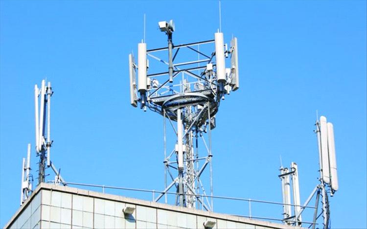 شبكات الاتصالات في اليمن.. بنك مفتوح لتمويل الحرب “الحوثية”