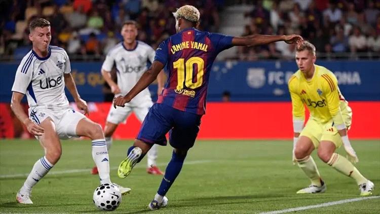 لامين يامال يتألق في استعراض برشلونة أمام كومو