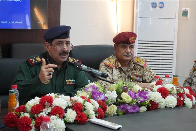 وزير الداخلية يستعرض استراتيجية وإنجازات الوزارة أمام طلاب كلية الدفاع الوطني