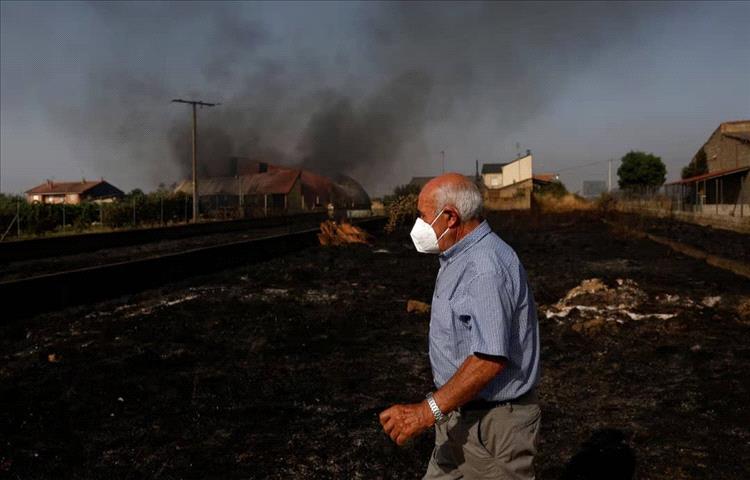 دوامات نارية تلتهم شمال إسبانيا وإجلاء مئات السكان وسط موجة حر قياسية