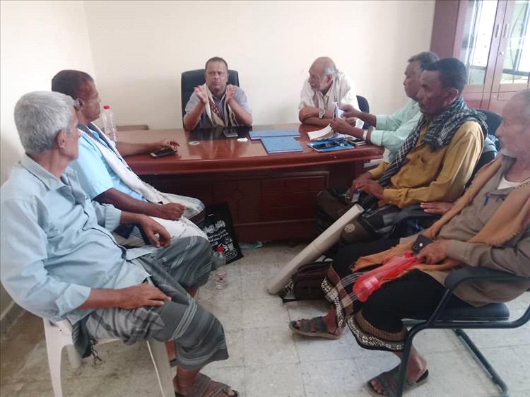 مدير مكتب الشباب والرياضة بلحج يلتقي رئيس نادي الراحة الرياضي لبحث آلية دعم أنشطة النادي