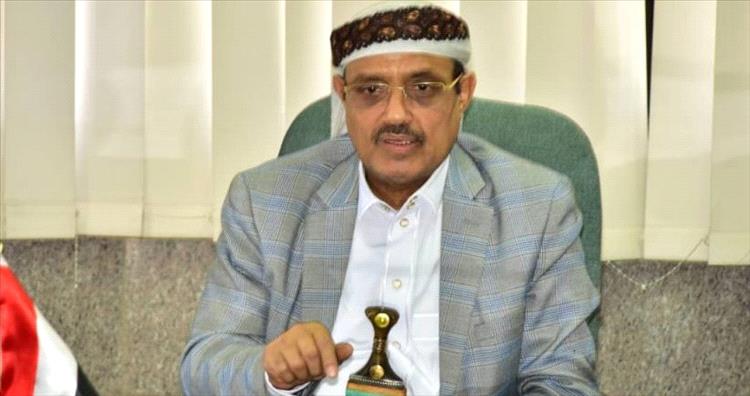 عضو المجلس السياسي الأعلى للحوثيين سلطان السامعي يعلق على الاستعراض العسكري أمام منزل حمير الأحمر