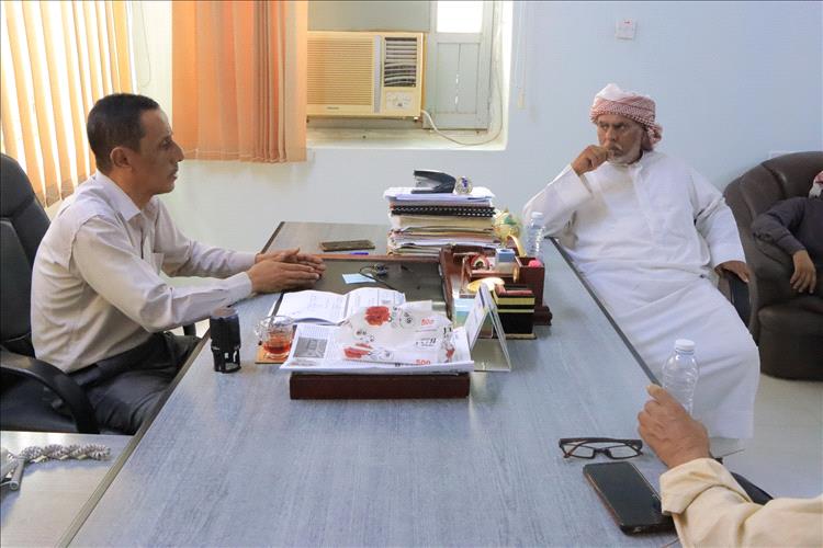 العمودي والمنهالي يناقشان اوضاع الخدمات الصحية بمديرية رماه