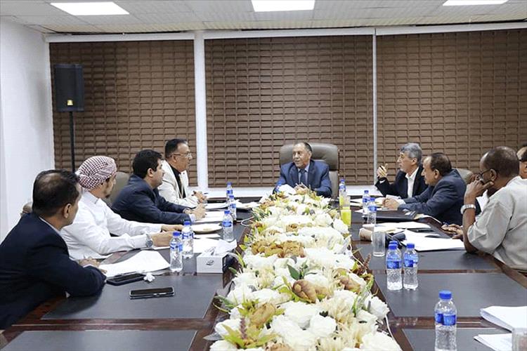 لجنة تنظيم وتمويل الواردات تستعرض ما تم إنجازه من طلبات المصارفة وتغطية الوردات السلعية