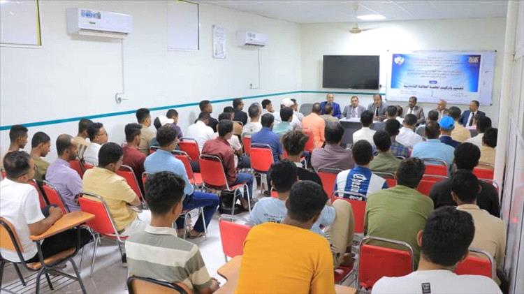 اختتام دورتين تدريبيتين في مجال الطاقة الشمسية والأنفيرترات بكلية المجتمع بسيئون