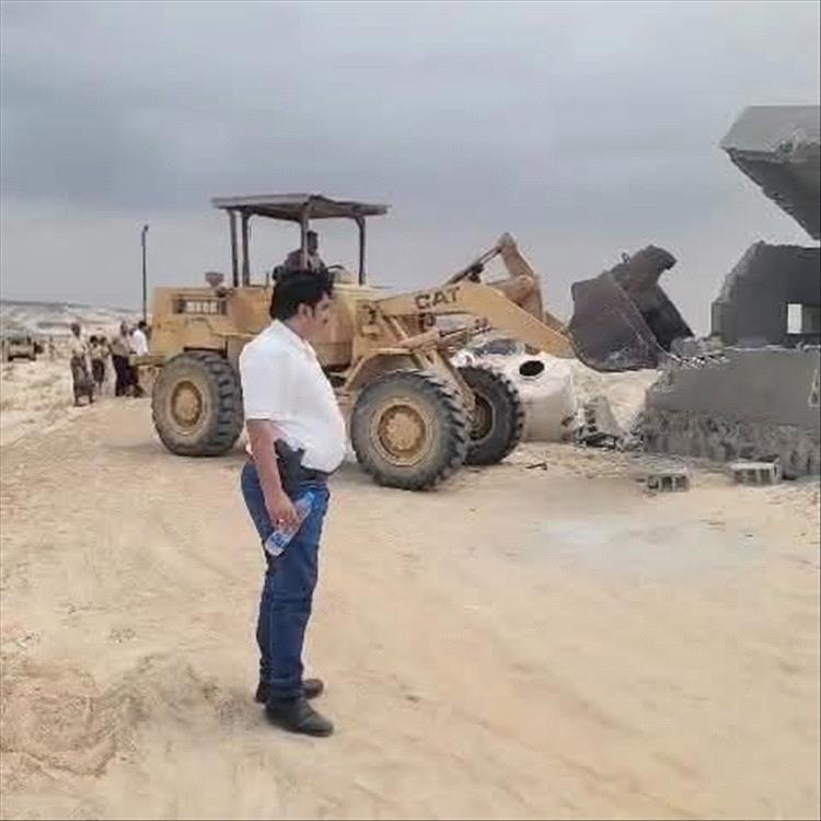 شبوة.. هيئة الأراضي تشرف على إزالة التعديات والبسط العشوائي في منطقة بئر علي بمديرية رضوم