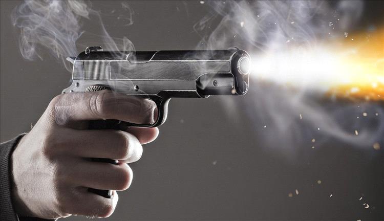 ضبط شابا متهما بإطلاق النار عبثا بالسلاح واصابة أخر