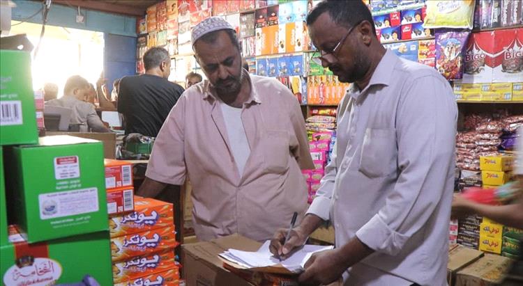 نزول ميداني لمكتب التجارة بخنفر لمتابعة التزام التجار بالأسعار الرسمية