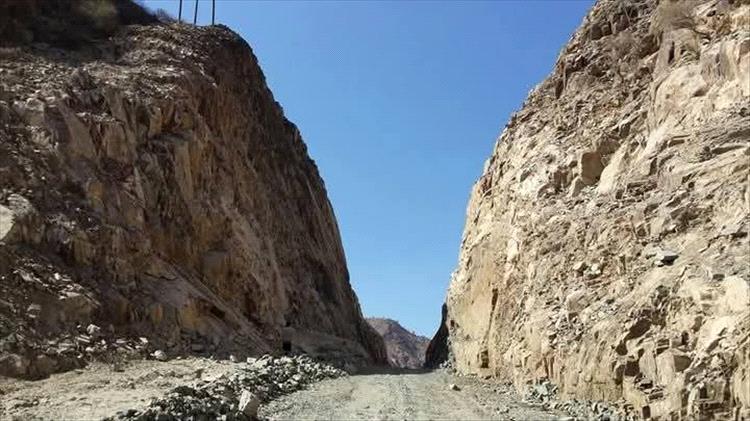 دعوة عامة لحضور حفل افتتاح مشروع طريق رهوة الفلاح - حمه بيافع سرار