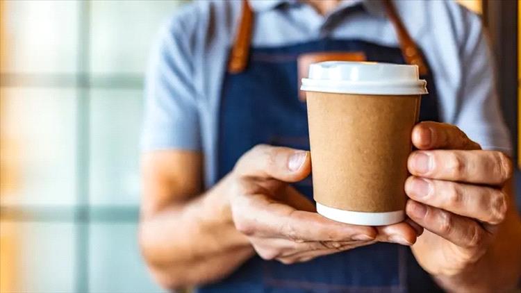 دراسة تحذر: جسيمات بلاستيكية دقيقة بمشروباتنا اليومية