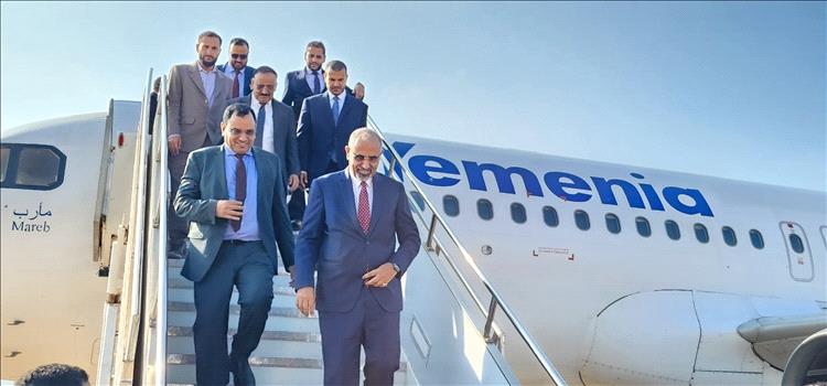 مساء الأربعاء.. اللواء عيدروس الزبيدي يغادر عدن متوجهاً إلى الإمارات