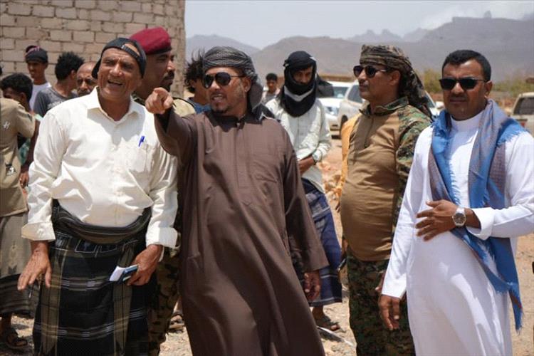 محافظ سقطرى يتفقد منطقة موري ويطلع على مقترح تنظيمها