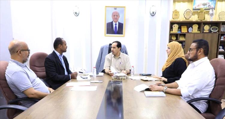 وزير الشباب والرياضة يوجه بتنشيط لعبة سباق الحمام الزاجل