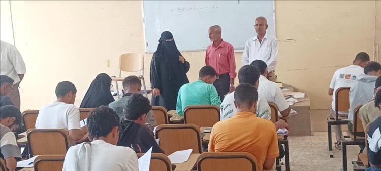 كلية العلوم الإدارية والمصرفية بجامعة لحج تدشن امتحانات الفصل الدراسي الثاني