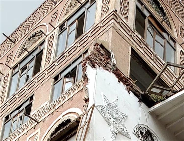 انهيار منزلين جراء الأمطار الغزيرة في صنعاء القديمة
