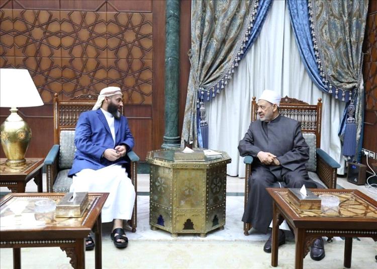 وزير الأوقاف والإرشاد يلتقي شيخ الأزهر لبحث قبول طلاب اليمن في الأزهر الشريف هذا العام