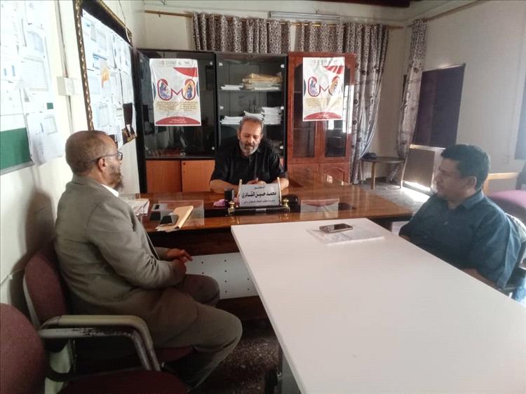 مدير صحة أبين يلتقي بالدكتور صالح زين لمناقشة الاستعداد والترتيبات لإقامة مخيم العيون المجاني