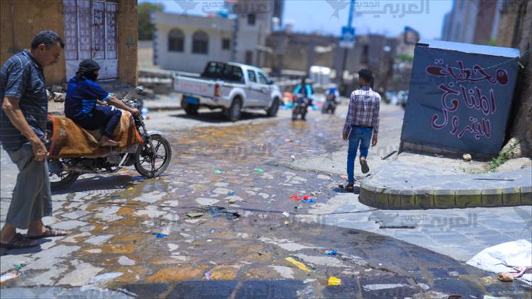 مياه الصرف الصحي تلوّث شوارع تعز