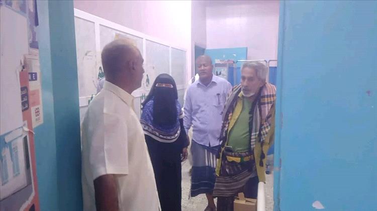 ملتقى أبناء زنجبار يزور مستشفى زنجبار ومركز العزل ويشيد بمكتب الصحة بالمديرية