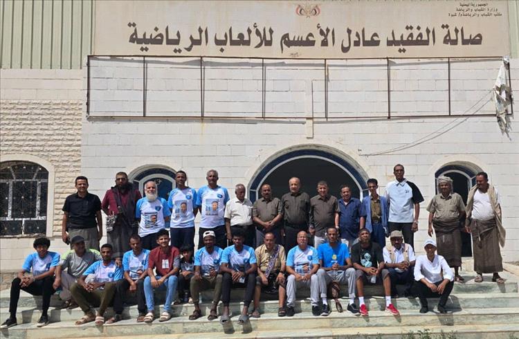 الوكيل الأحمدي يلتقي رئيس الاتحاد العام ونادي الميناء وأساطير الكرة الطائرة في اليمن