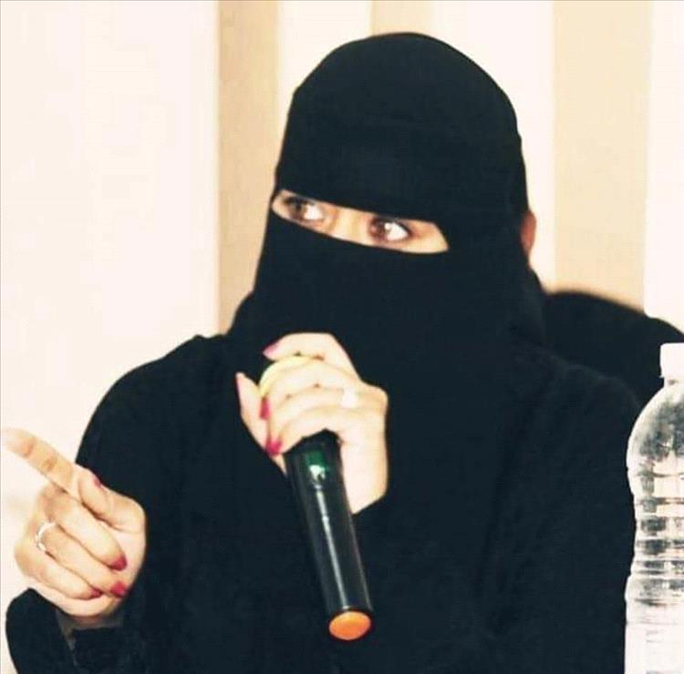 نجمة الإعلام الحضرمي صفاء عمر في حوار خاص: “الصدق مع النفس والجمهور أهم مهارات الصحفي