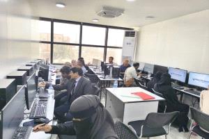 مدير عام التغذية المدرسية بوزارة التربية يدشن الدورة التدريبية في قيادة الحاسوب بعدن