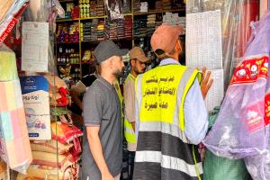 السلطة المحلية بمديرية صيرة تغلق 4 معامل ماء و 12 محل تجاري مخالفين للاسعار